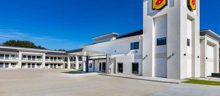 Super 8 by Wyndham Houston NW Exterior