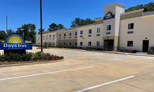 Days Inn by Wyndham Zachary Exterior