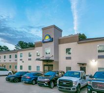 Days Inn by Wyndham Zachary Exterior