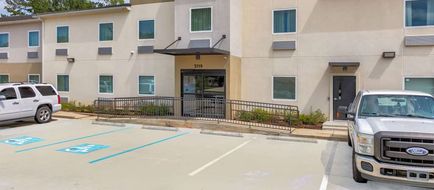 Days Inn by Wyndham Zachary Exterior