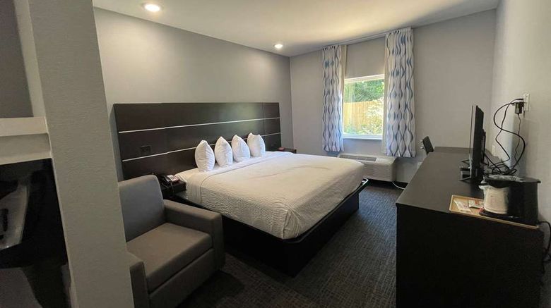 <b>Days Inn by Wyndham Zachary Room</b>. Images powered by <a href="https://iceportal.shijigroup.com/" title="IcePortal" target="_blank">IcePortal</a>.