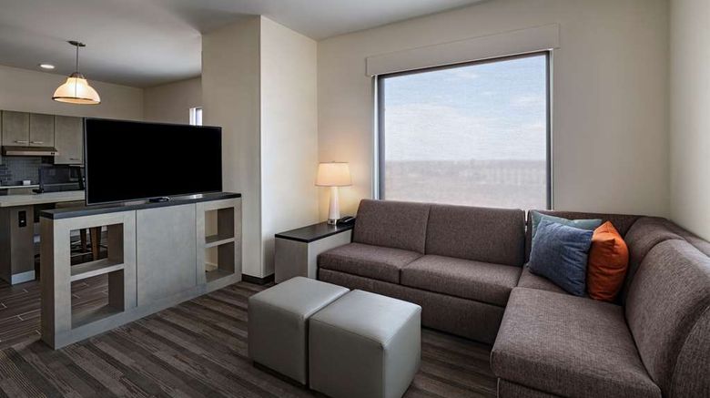 <b>Hyatt House Carlsbad Room</b>. Images powered by <a href="https://iceportal.shijigroup.com/" title="IcePortal" target="_blank">IcePortal</a>.