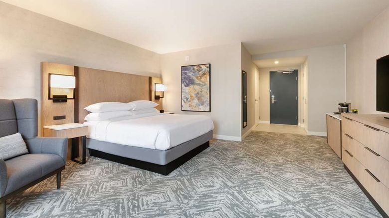 <b>DoubleTree by Hilton Canton Downtown Room</b>. Images powered by <a href="https://iceportal.shijigroup.com/" title="IcePortal" target="_blank">IcePortal</a>.