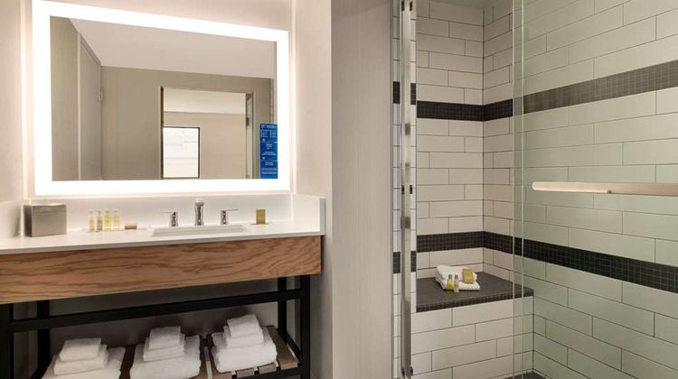 DoubleTree by Hilton Canton Downtown Room