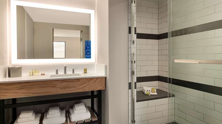<b>DoubleTree by Hilton Canton Downtown Room</b>. Images powered by <a href="https://iceportal.shijigroup.com/" title="IcePortal" target="_blank">IcePortal</a>.