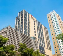 Hilton Garden Inn Jakarta Taman Palem Exterior
