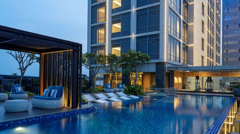 <b>Hilton Garden Inn Jakarta Taman Palem Pool</b>. Images powered by <a href="https://iceportal.shijigroup.com/" title="IcePortal" target="_blank">IcePortal</a>.