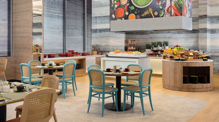 Hilton Garden Inn Jakarta Taman Palem Restaurant