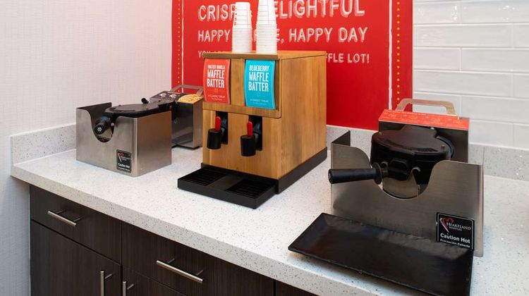 Hampton Inn Kansas City-Nr Worlds of Fun Restaurant