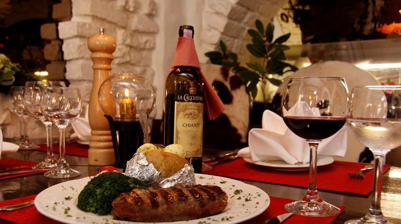 <b>Kaiserhof Hotel Restaurant</b>. Images powered by <a href="https://iceportal.shijigroup.com/" title="IcePortal" target="_blank">IcePortal</a>.