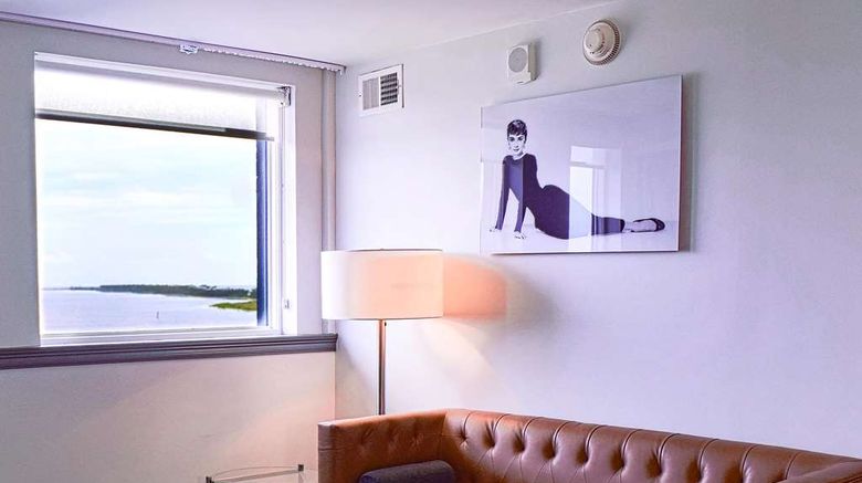 <b>Hotel Legends Room</b>. Images powered by <a href="https://iceportal.shijigroup.com/" title="IcePortal" target="_blank">IcePortal</a>.