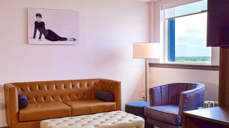 <b>Hotel Legends Room</b>. Images powered by <a href="https://iceportal.shijigroup.com/" title="IcePortal" target="_blank">IcePortal</a>.