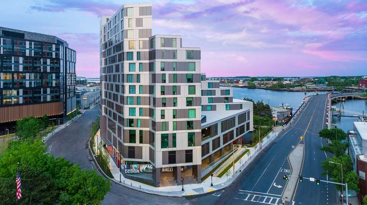 Hampton Inn Boston Seaport District Exterior
