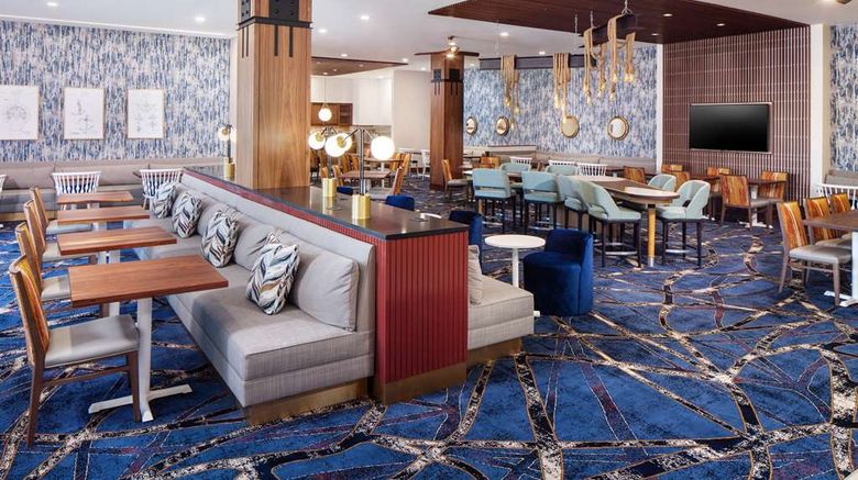 <b>Hampton Inn Boston Seaport District Lobby</b>. Images powered by <a href="https://iceportal.shijigroup.com/" title="IcePortal" target="_blank">IcePortal</a>.