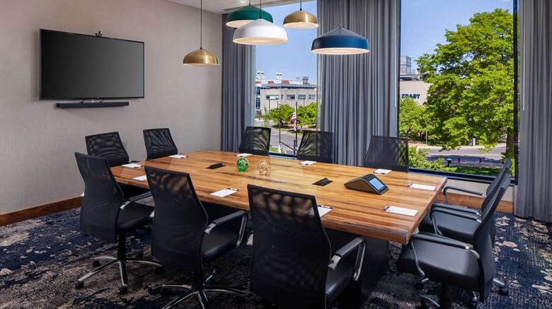 <b>Hampton Inn Boston Seaport District Meeting</b>. Images powered by <a href="https://iceportal.shijigroup.com/" title="IcePortal" target="_blank">IcePortal</a>.