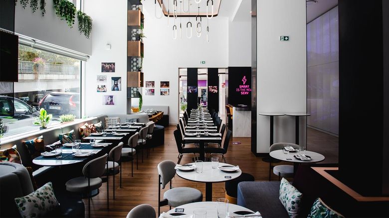 <b>YOTEL Porto Restaurant</b>. Images powered by <a href="https://iceportal.shijigroup.com/" title="IcePortal" target="_blank">IcePortal</a>.
