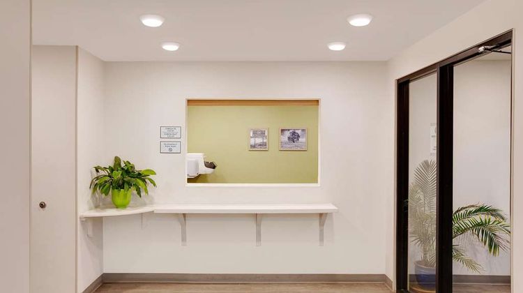 WoodSpring Suites Bakersfield Lobby