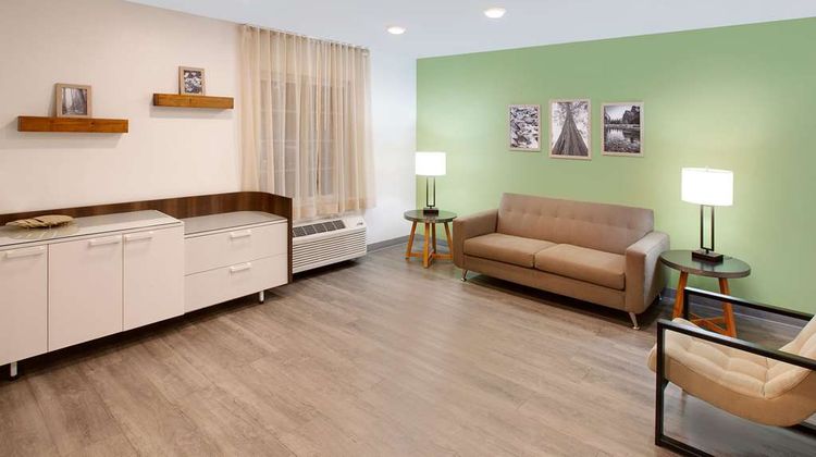 WoodSpring Suites Bakersfield Lobby