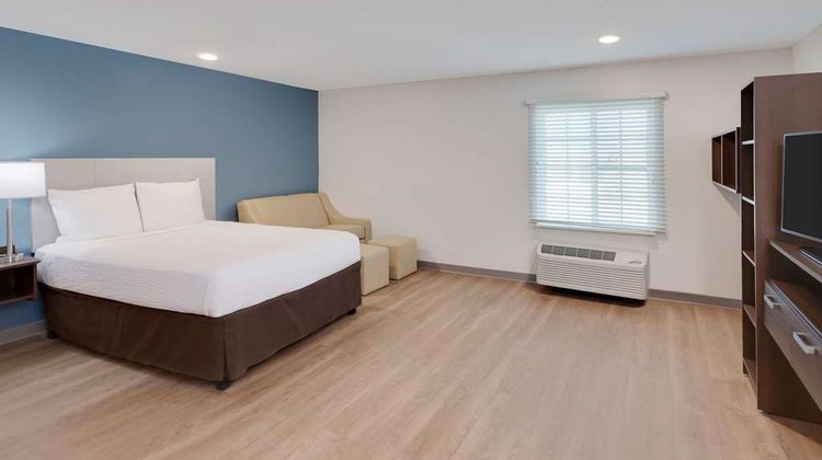 WoodSpring Suites Bakersfield Room