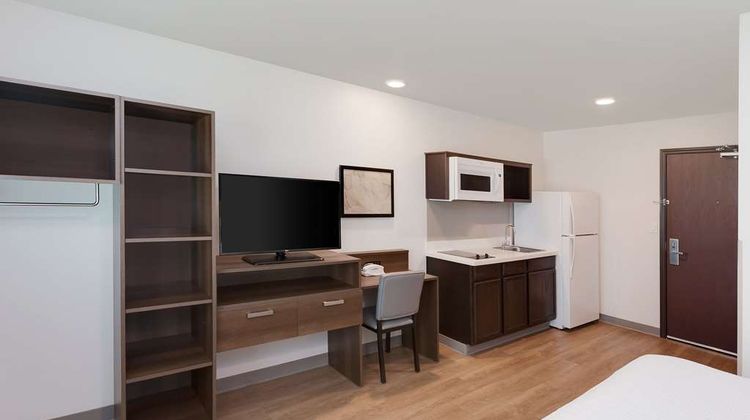 WoodSpring Suites Bakersfield Room