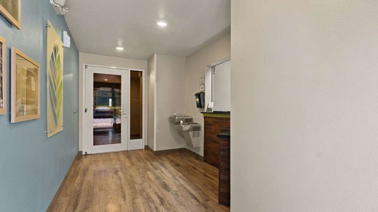 WoodSpring Suites Macon West Lobby