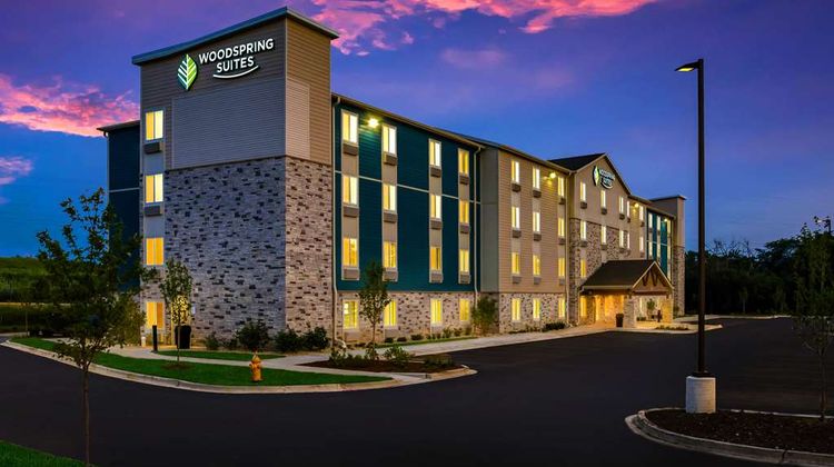 WoodSpring Suites Chicago Addison Exterior