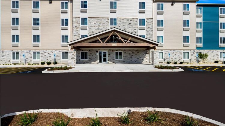 WoodSpring Suites Chicago Addison Exterior