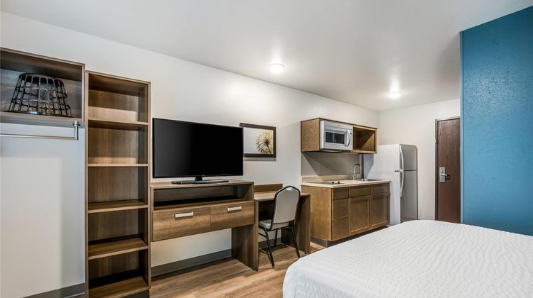 WoodSpring Suites Chicago Addison Suite