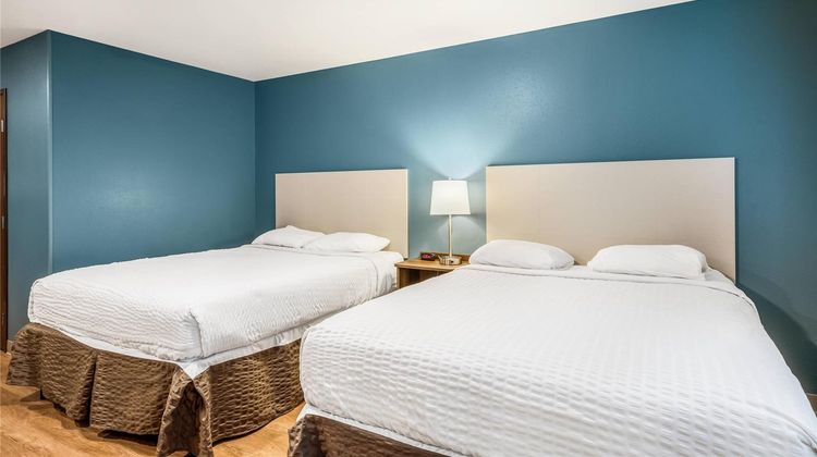 WoodSpring Suites Chicago Addison Suite