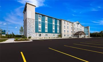 WoodSpring Suites Chicago Addison