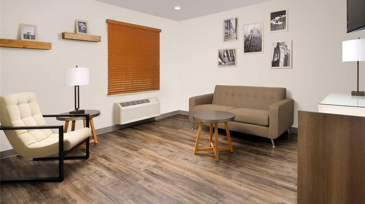 WoodSpring Suites Chicago Darien Lobby