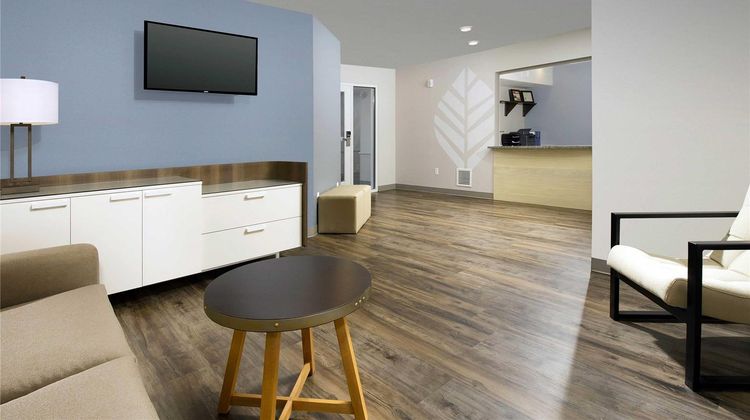 WoodSpring Suites Chicago Darien Lobby