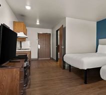 WoodSpring Suites Champaign Urbana Room