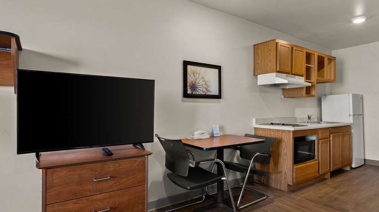 WoodSpring Suites Champaign Urbana Room