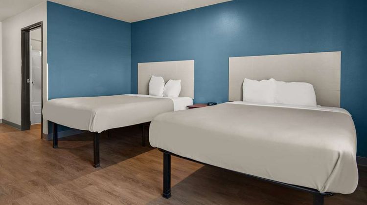 WoodSpring Suites Champaign Urbana Room