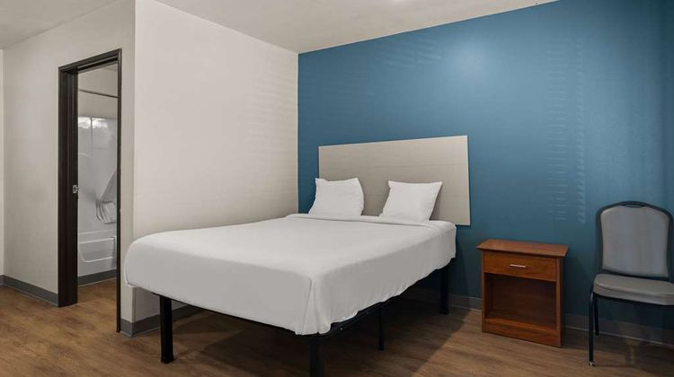 WoodSpring Suites Champaign Urbana Room