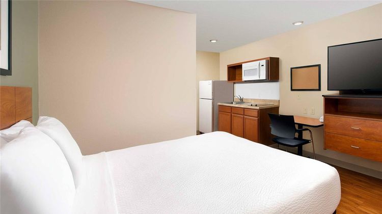 WoodSpring Suites Chicago Romeoville Room