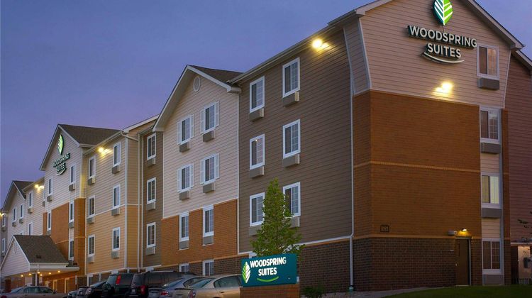 WoodSpring Suites Chicago Romeoville Exterior