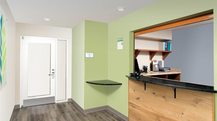 WoodSpring Suites Merrillville Lobby