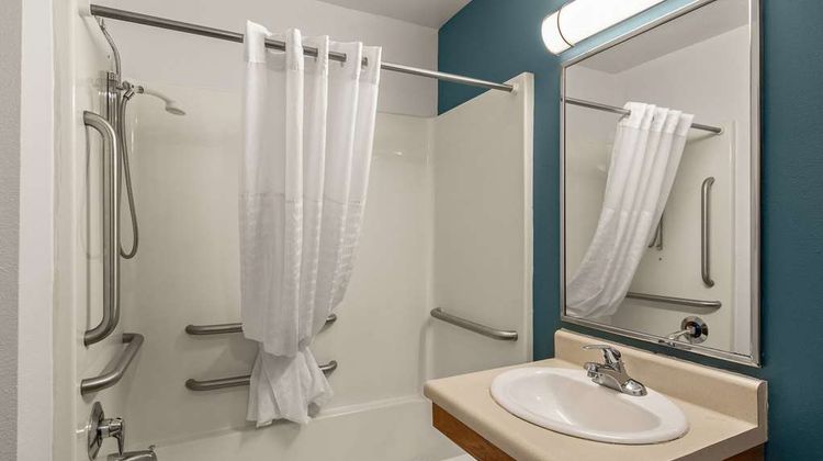 WoodSpring Suites Evansville Room