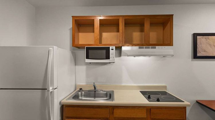 WoodSpring Suites Evansville Room