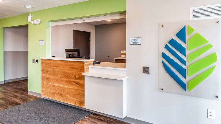 WoodSpring Suites Indianapolis Lobby