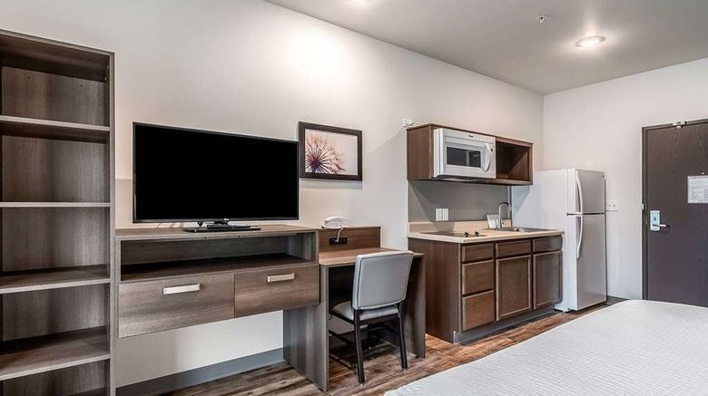 <b>WoodSpring Suites Indianapolis Room</b>. Images powered by <a href="https://iceportal.shijigroup.com/" title="IcePortal" target="_blank">IcePortal</a>.