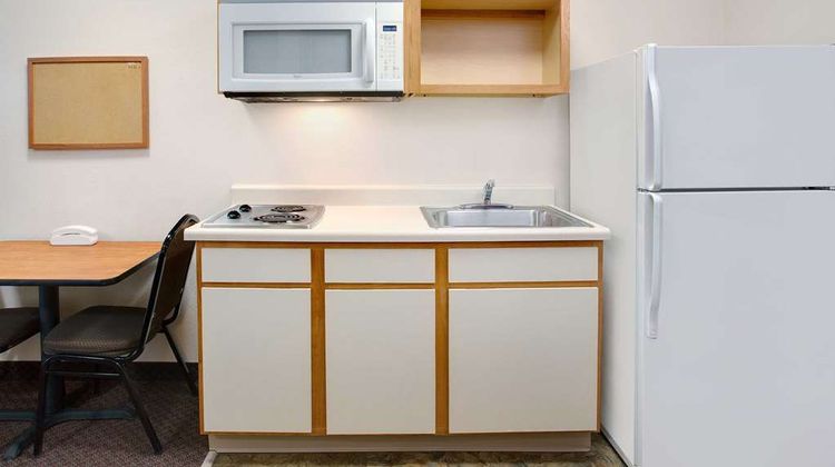 WoodSpring Suites Fort Wayne Room