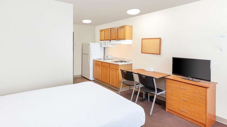 WoodSpring Suites Sioux Falls Room