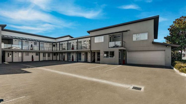 Quality Suites Amore Exterior