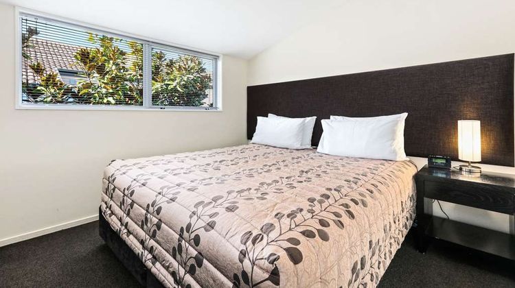 Quality Suites Amore Room