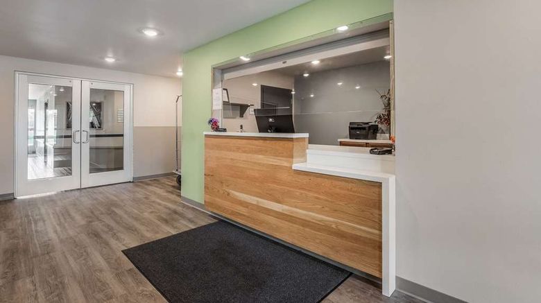 <b>WoodSpring Suites Chicago Midway Lobby</b>. Images powered by <a href="https://iceportal.shijigroup.com/" title="IcePortal" target="_blank">IcePortal</a>.