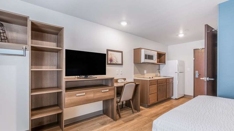 <b>WoodSpring Suites Chicago Midway Room</b>. Images powered by <a href="https://iceportal.shijigroup.com/" title="IcePortal" target="_blank">IcePortal</a>.