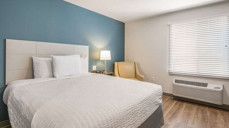 WoodSpring Suites Chicago Midway Room